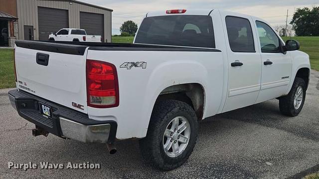 Image of GMC Sierra 1500 equipment image 4