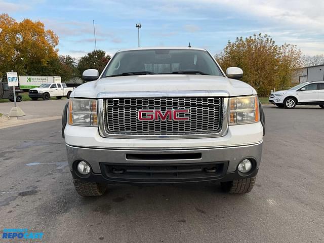 Image of GMC Sierra 1500 equipment image 1