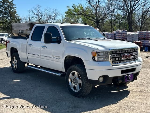 Image of GMC 2500HD equipment image 2