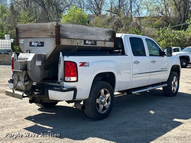 Image of GMC 2500HD equipment image 4