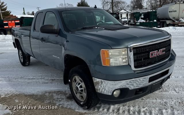 Image of GMC 2500HD equipment image 2