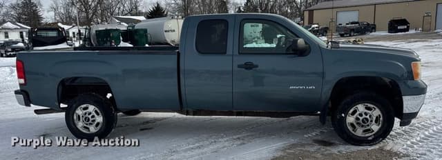 Image of GMC 2500HD equipment image 3