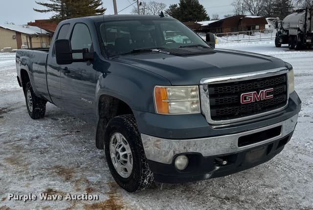 Image of GMC 2500HD equipment image 2