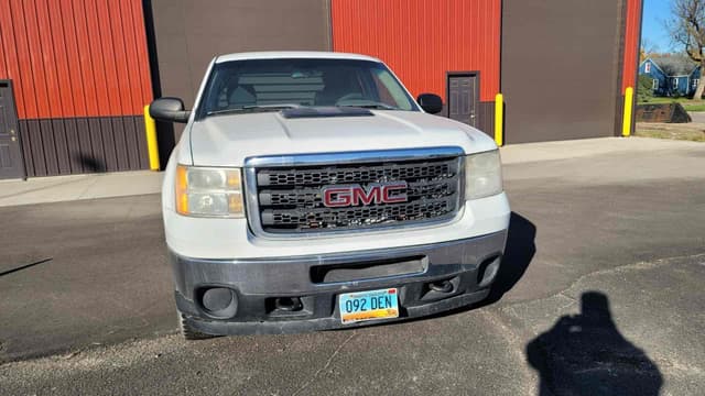 Image of GMC 2500HD equipment image 3