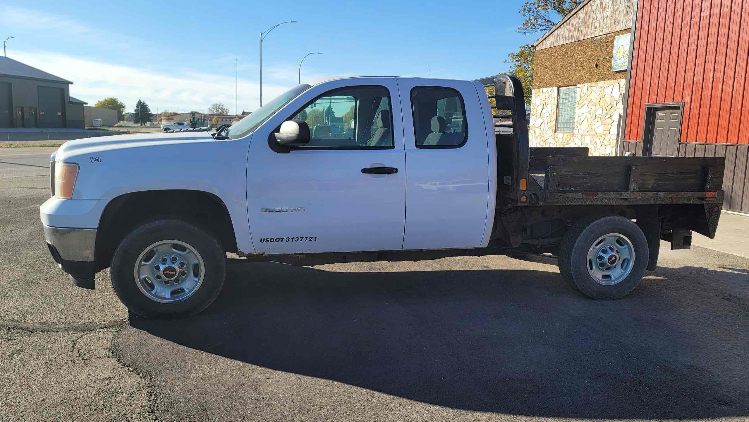 2011 GMC 2500HD Equipment Image0