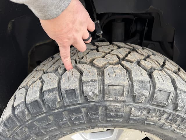 Image of GMC 2500HD equipment image 2