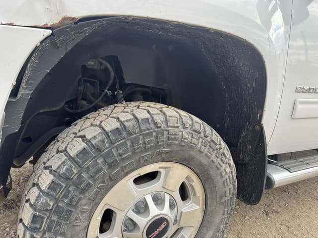 Image of GMC 2500HD equipment image 3