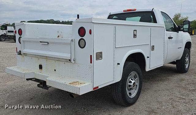 Image of GMC 2500HD equipment image 4