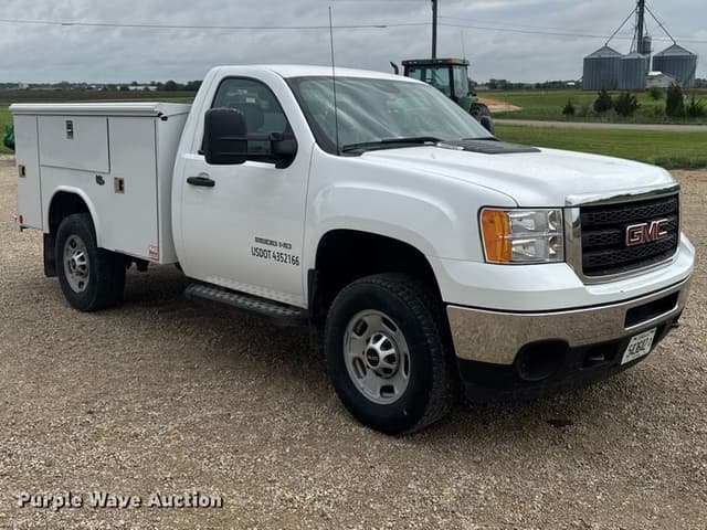 Image of GMC 2500HD equipment image 2