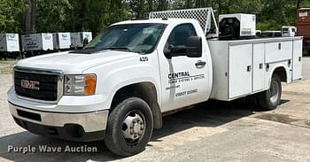 2011 GMC 3500HD Equipment Image0