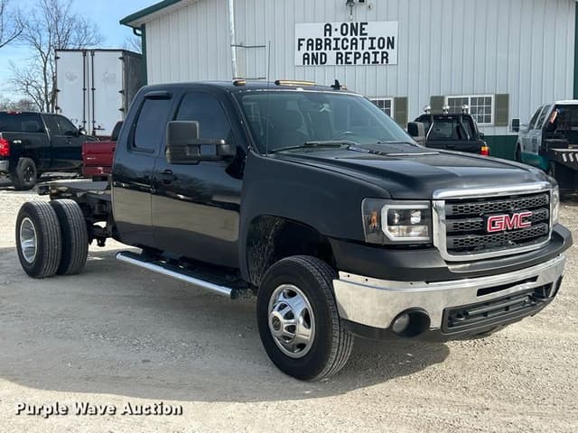 Image of GMC 3500HD equipment image 2