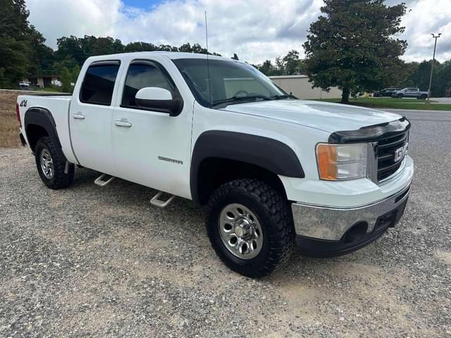 Image of GMC Sierra equipment image 1