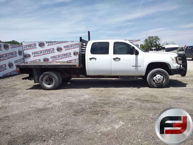 Image of GMC Sierra equipment image 3