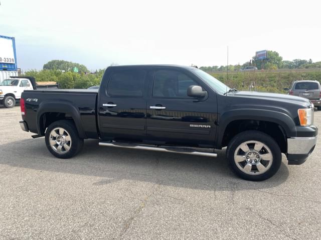 Image of GMC Sierra equipment image 3