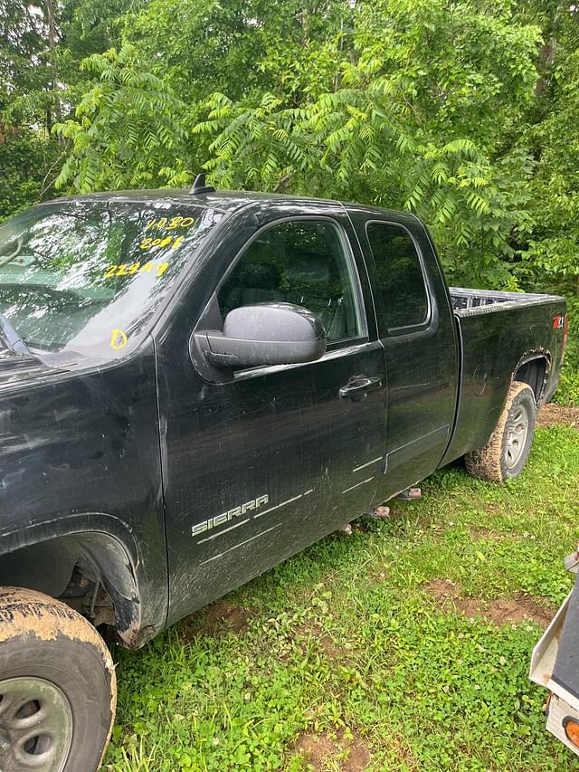 Image of GMC Sierra equipment image 4