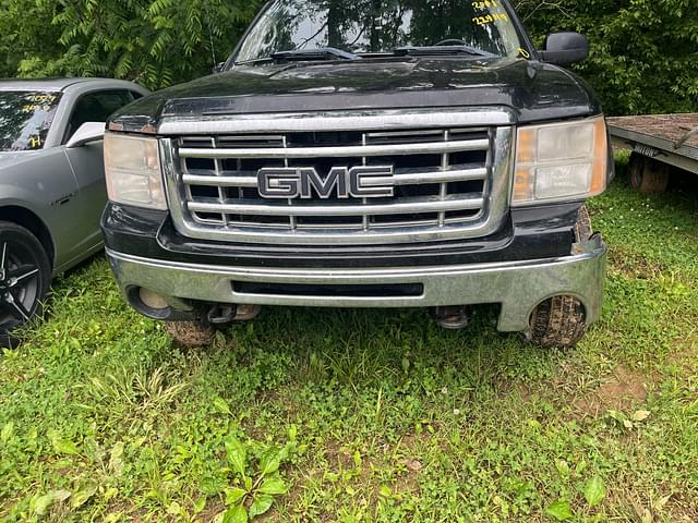 Image of GMC Sierra equipment image 2