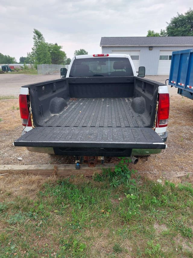 Image of GMC Sierra equipment image 4