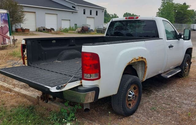 Image of GMC Sierra equipment image 3