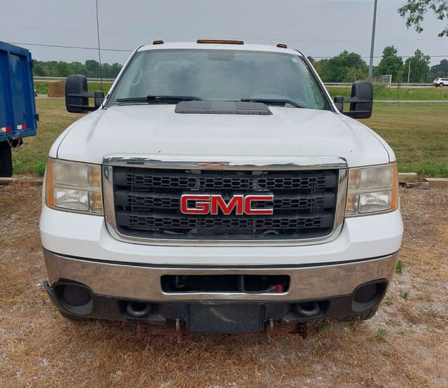 Image of GMC Sierra equipment image 2