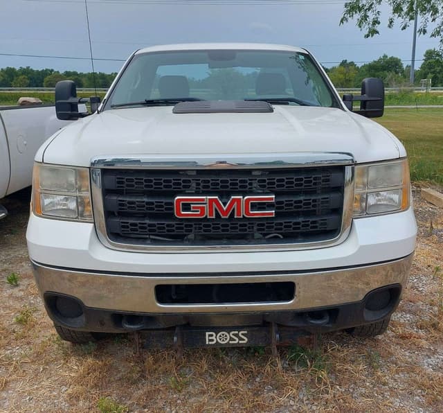 Image of GMC Sierra equipment image 2
