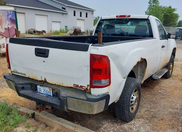 Image of GMC Sierra equipment image 3