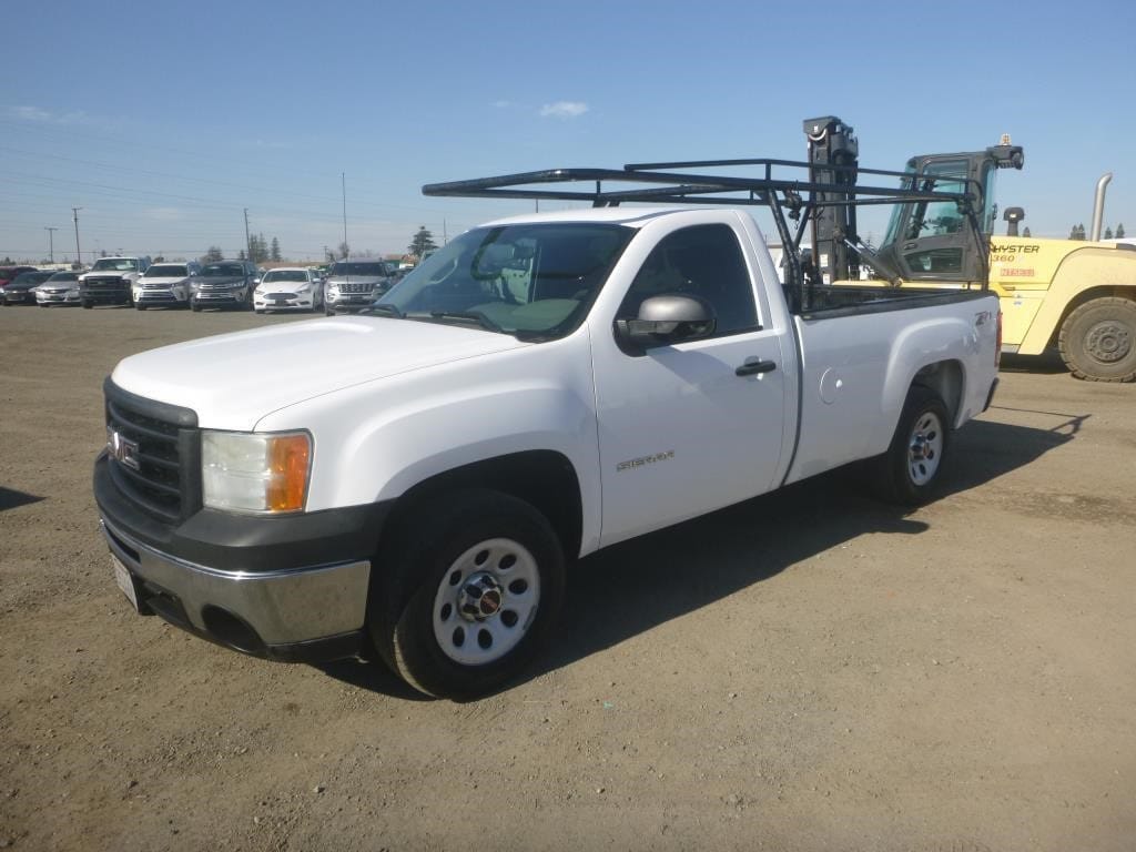 2011 GMC Sierra Equipment Image0