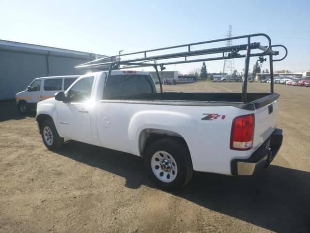 Image of GMC Sierra equipment image 3