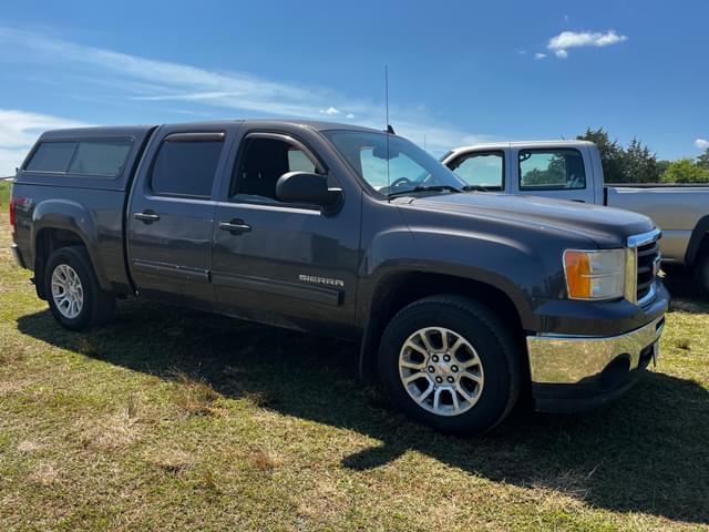 Image of GMC Sierra equipment image 4