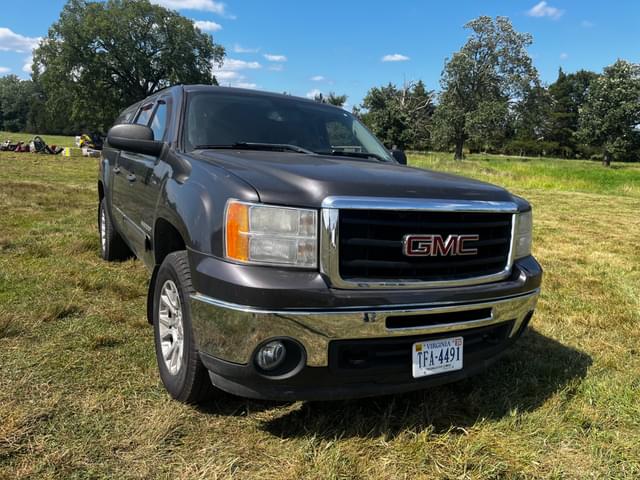 Image of GMC Sierra equipment image 2