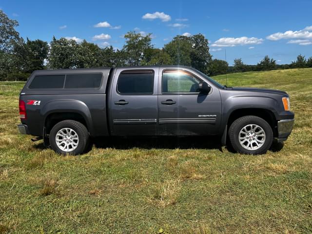 Image of GMC Sierra equipment image 1