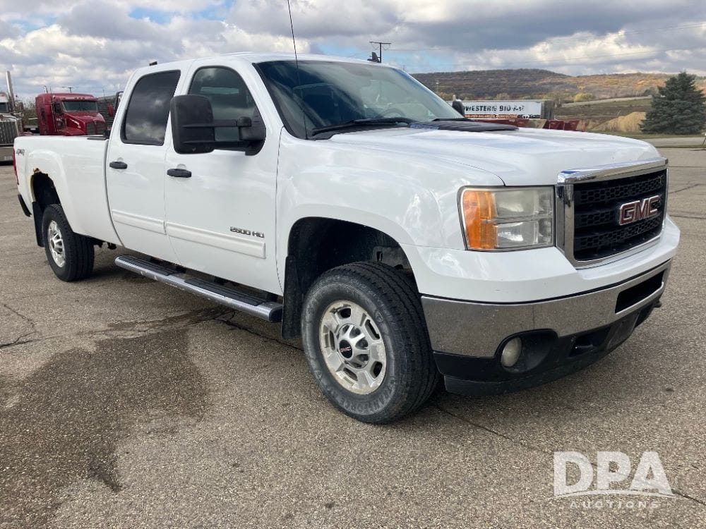 2011 GMC 2500HD Equipment Image0