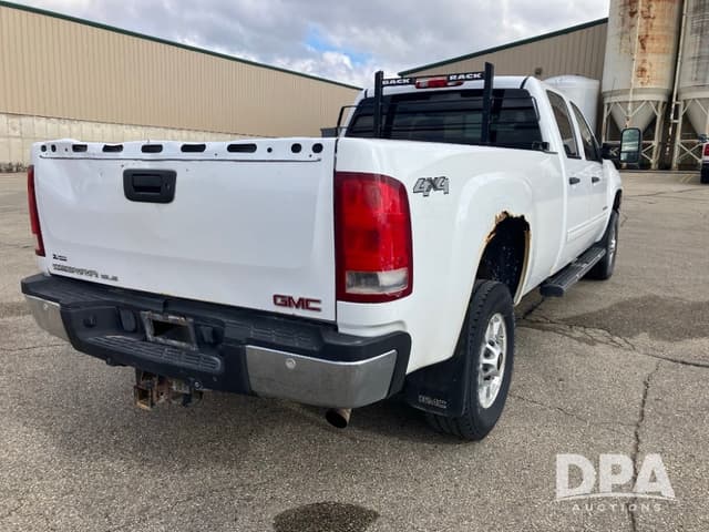 Image of GMC 2500HD equipment image 2