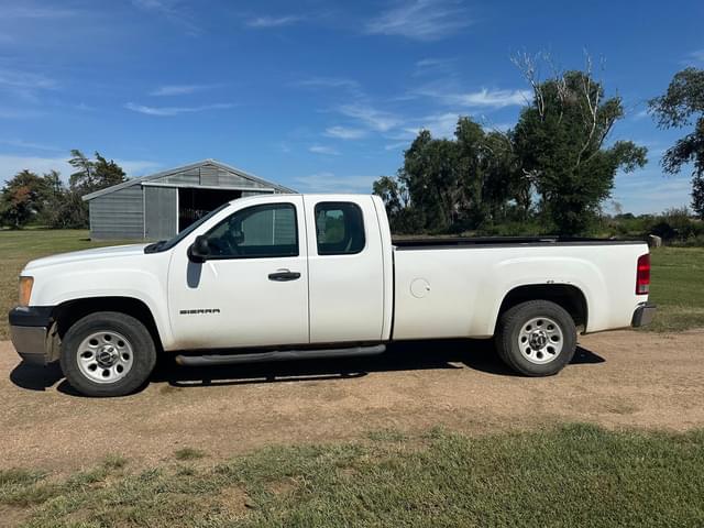 Image of GMC Sierra equipment image 3