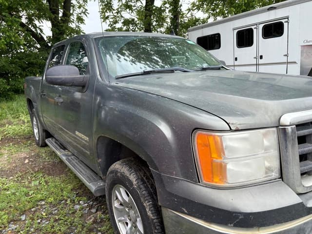Image of GMC Sierra equipment image 3