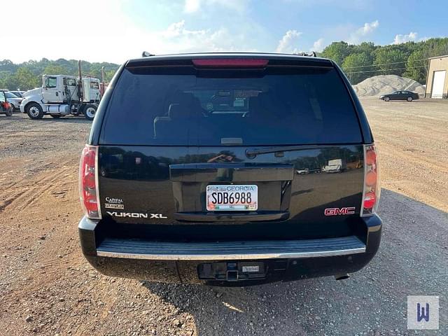 Image of GMC Yukon equipment image 4
