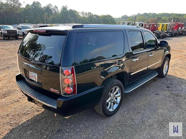 Image of GMC Yukon equipment image 3