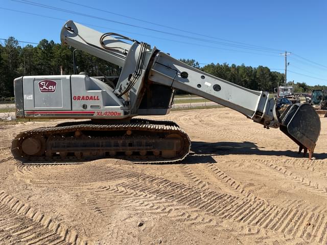 Image of Gradall XL4200 equipment image 3