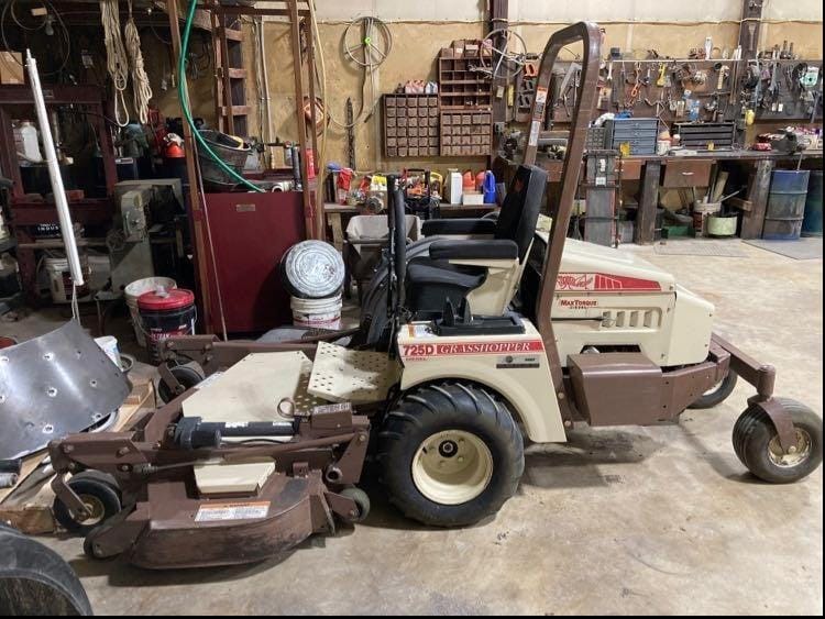 2011 Grasshopper 725D Equipment Image0