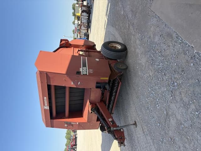 Image of Hesston 956A equipment image 3