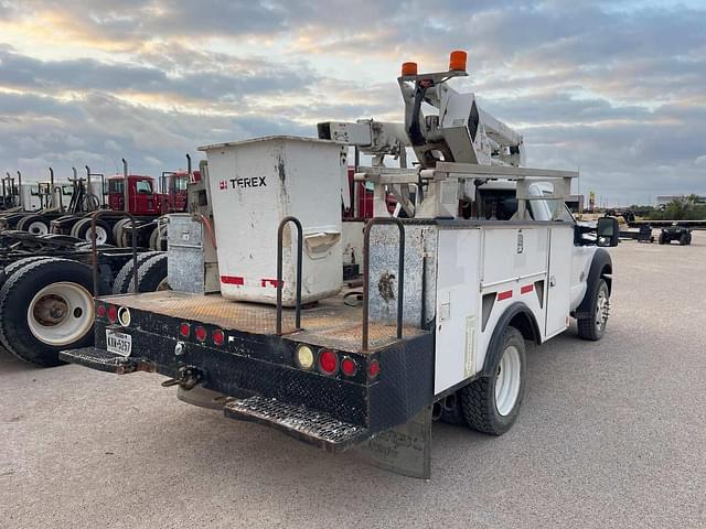 Image of Ford F-550 equipment image 3