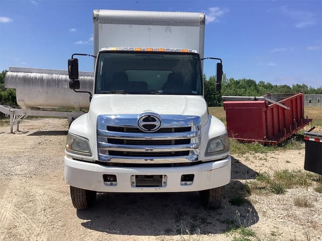 Image of Hino 268 equipment image 1