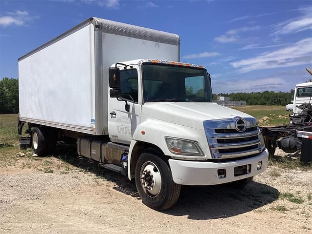 Image of Hino 268 equipment image 2