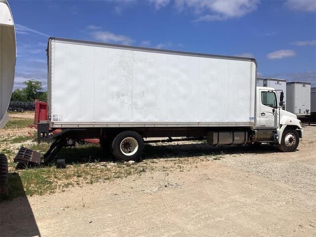 Image of Hino 268 equipment image 4
