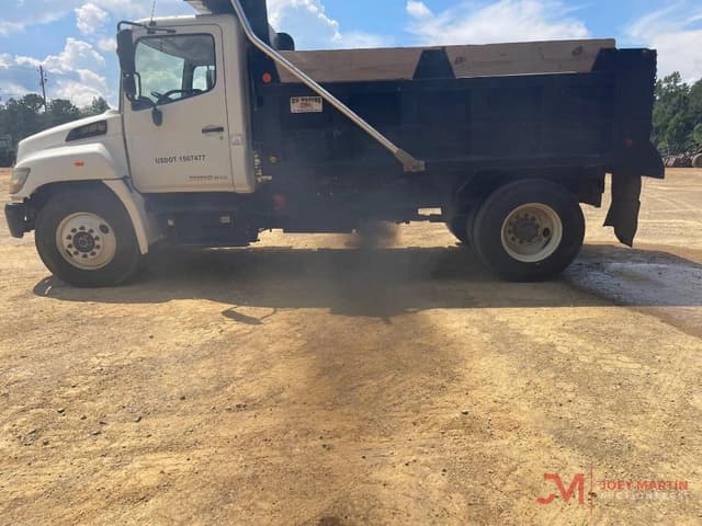 Image of Hino 268 equipment image 4