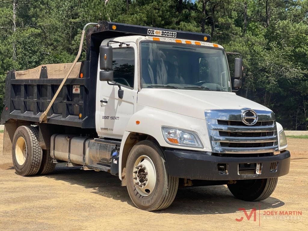 2011 Hino 268 Equipment Image0