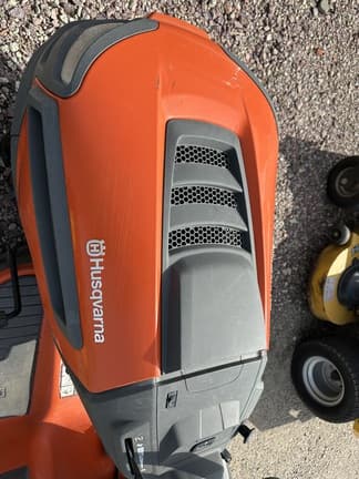 Image of Husqvarna YTH2348 equipment image 4
