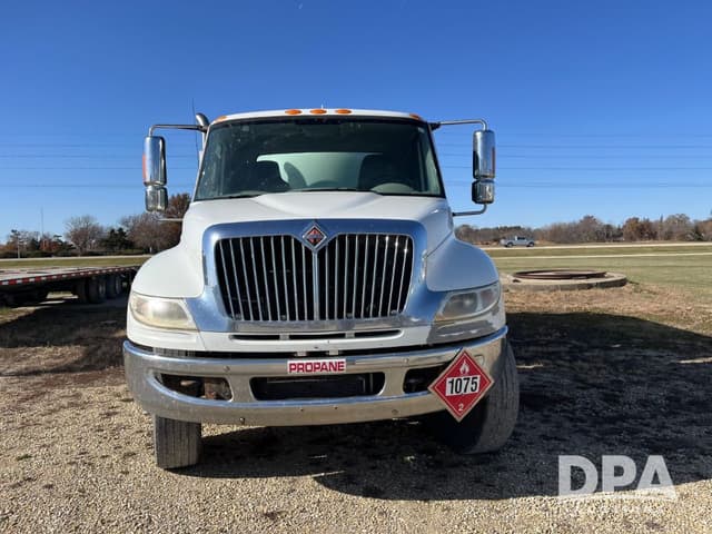 Image of International 4400 equipment image 2