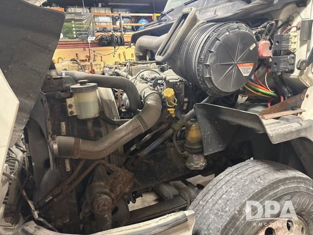 Image of International ProStar+ 122 equipment image 4