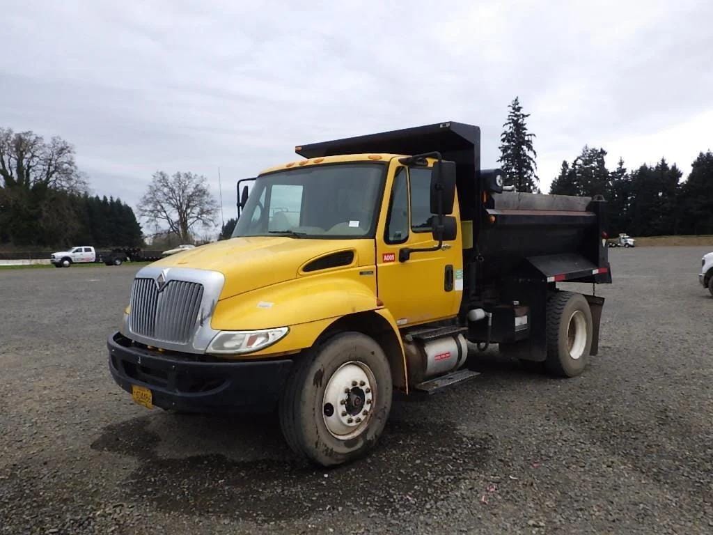 2011 International 4300 Equipment Image0