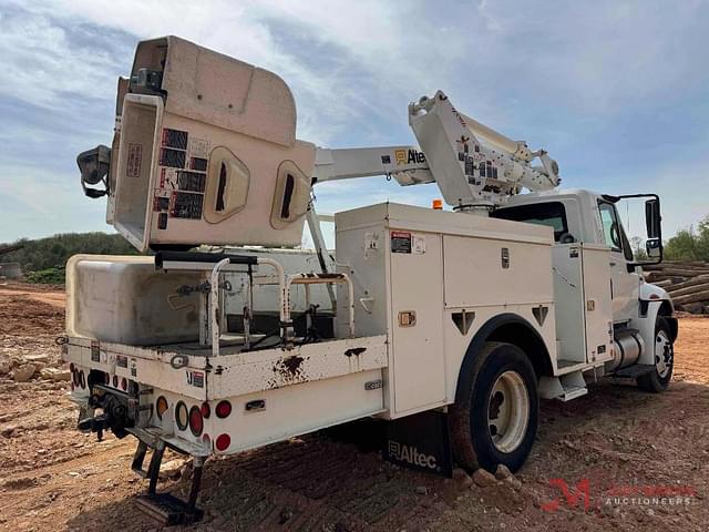 Image of International 4300 equipment image 2